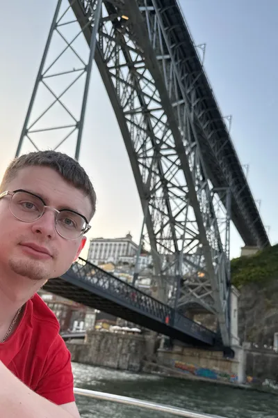 Thomas Stindel sur un bateau à Porto